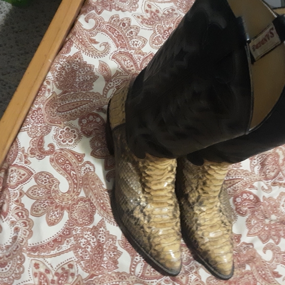 Snake skin boots - Picture 2 of 3